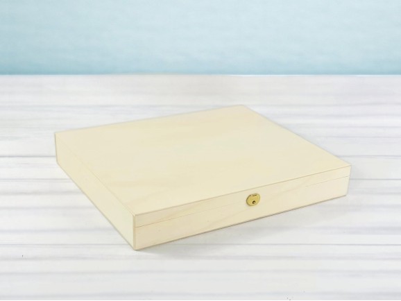 Wooden box 40x33x6 cm. with 36 interior divisions Ref.1557