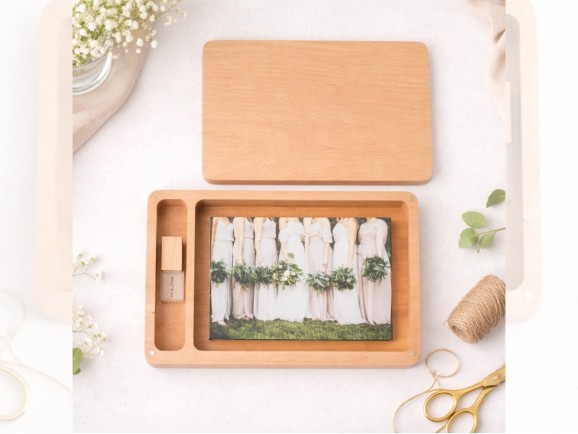 Varnished wooden photo box with magnets, 2 sizes. Ref. PCF5V