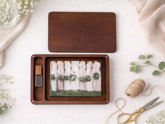 Varnished wooden photo box with magnets, 2 sizes. Ref. PCF5V