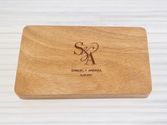 Varnished wooden photo box with magnets, 2 sizes. Ref. PCF5V