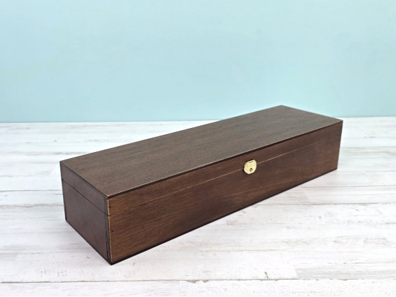 Caja de madera Barnizada 44,5x13x9 cm. c/bisagra y broche Ref.MAG25