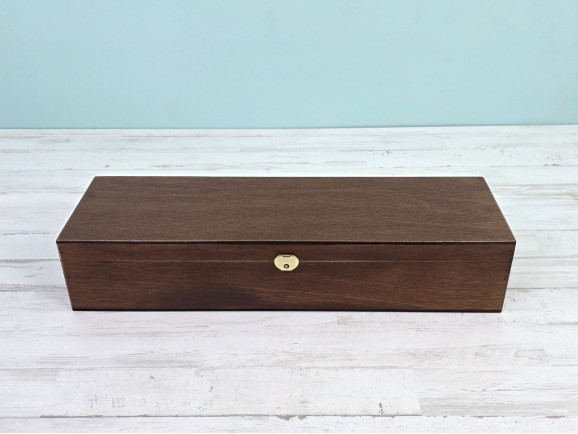 Caja de madera Barnizada 44,5x13x9 cm. c/bisagra y broche Ref.MAG25