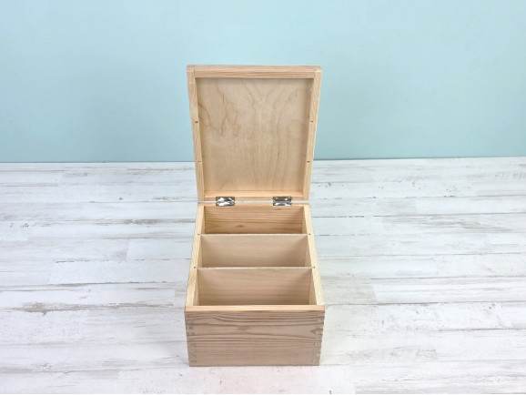 Caja de madera 24x18,5x13 cm. c/tapa y div.interiores Ref.DRPZ289