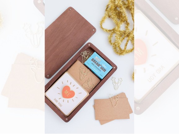 Wooden box 22x12x2.5 cm. walnut varnished with magnets Ref.PCF5SVC