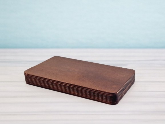 Caja de madera 22x12x2,5 cm. barnizada nogal c/imanes Ref.PCF5SVC