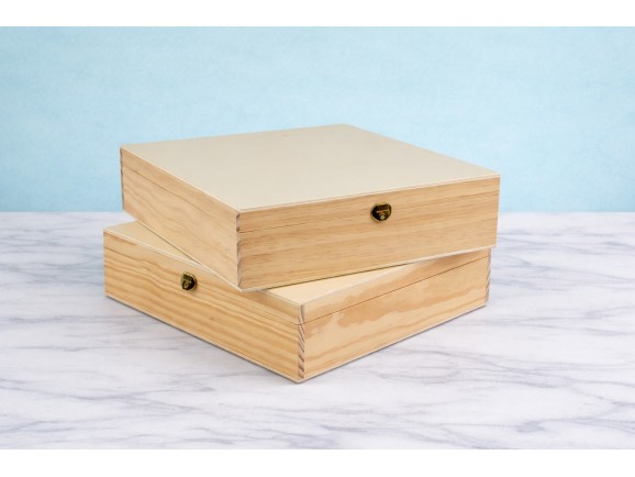 Pine wood box 32x32x8 cm. with hinge and clasp Ref.P53C03