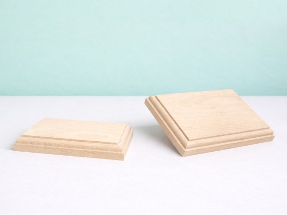 Peana de madera Rectangular 12x8x2 cm. Ref.2543