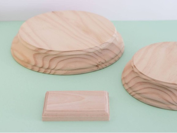 Peana de madera Rectangular 12x8x2 cm. Ref.2543