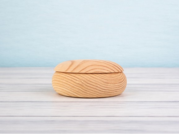 Round pine box Ø13.5x6 cm. with shape and lid Ref.AR7235