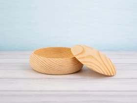 Round pine box Ø13.5x6 cm. with shape and lid Ref.AR7235