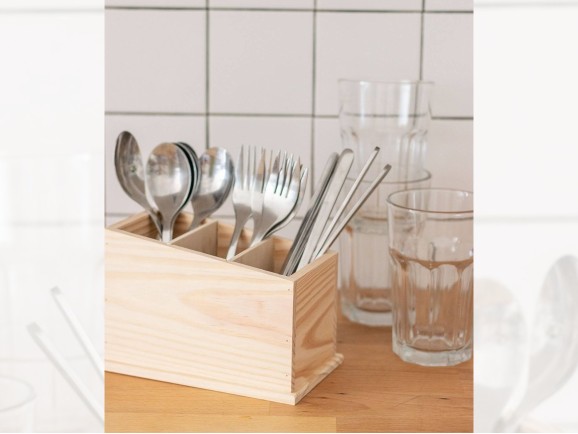 Wooden object holder with 3 holes Ref.AT02102