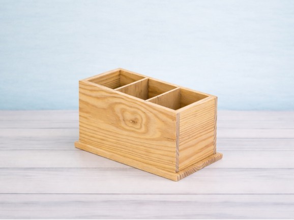 Porta objetos de madera con 3 huecos Ref.AT02102