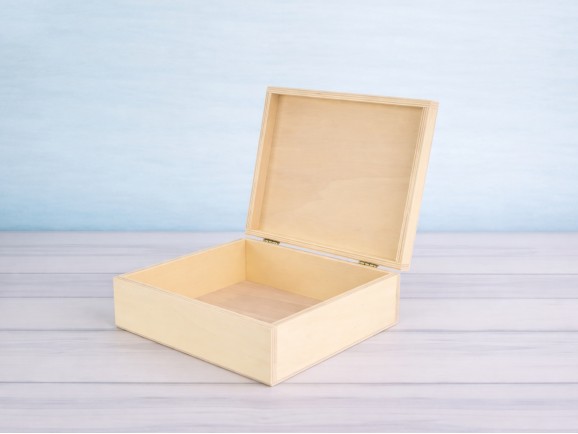 Wooden box 19x19x7 cm. Ref.1161A