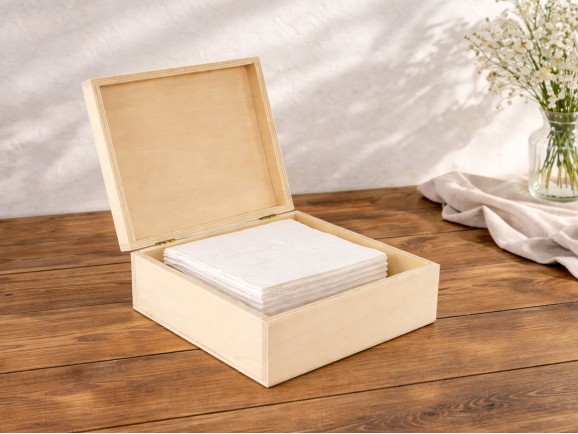 Wooden box 19x19x7 cm. Ref.1161A