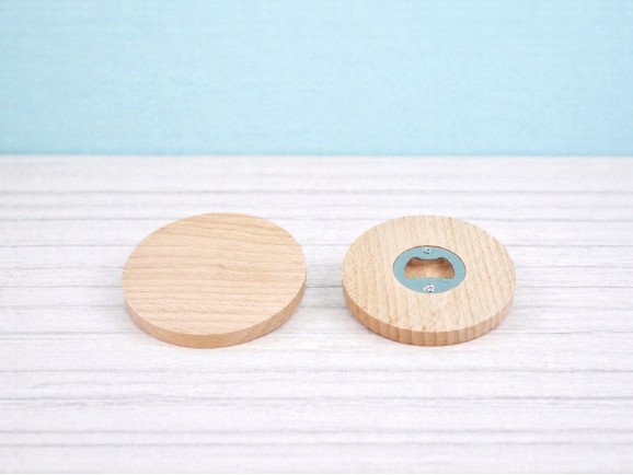 Abrebotellas posavasos de madera de haya Ref.DRKC889