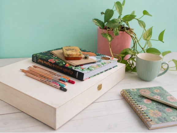 Wooden box 40x33x6 cm. with hinge and clasp Ref.P00C36D