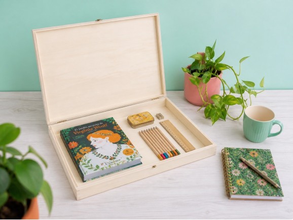 Wooden box 40x33x6 cm. with hinge and clasp Ref.P00C36D