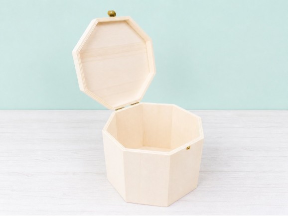 Octagonal wooden box 25x25x19 cm. with hinge and clasp Ref.AR11501