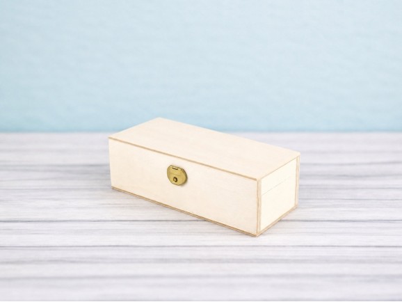 Wooden box 19x8x6 cm. with hinge and clasp Ref.PC4F1C