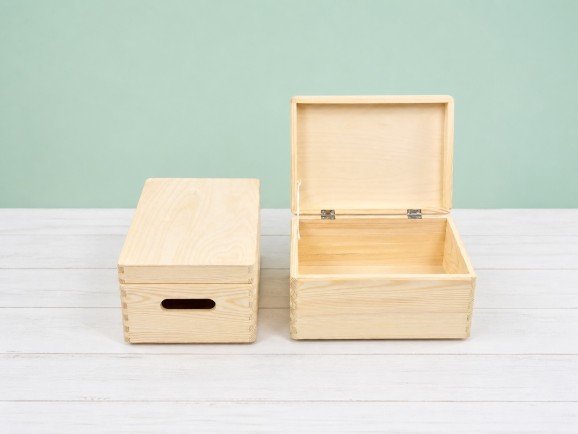 Pine wooden box 30x20x14 cm. with hinges Ref.DRSD130