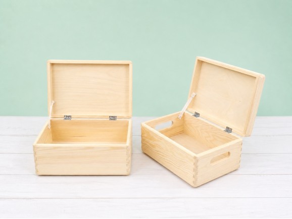 Pine wooden box 30x20x14 cm. with hinges Ref.DRSD130