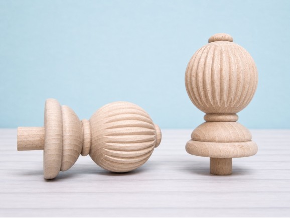 Carved wooden ball finial, Ø9 cm. Ref.355B
