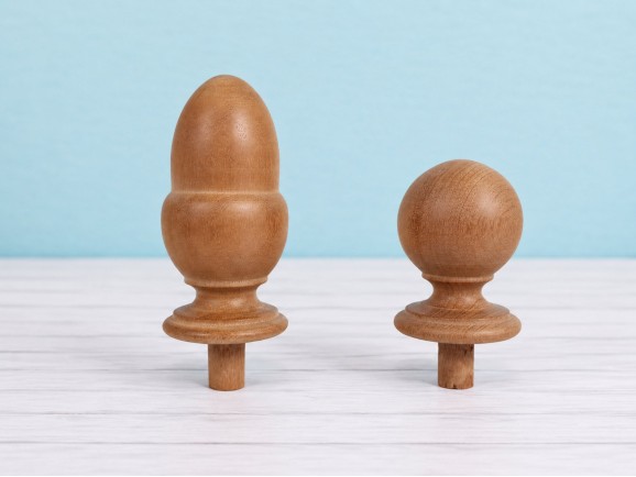 Sapelly wood ball and pine cone finials Ø6.5 cm. Ref.354S