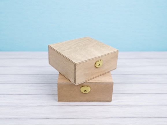 Wooden box OK with hinge and clasp, 2 sizes Ref. BBOK