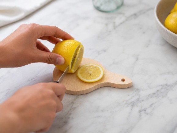 Beech wood board Ø12.5 cm. with handle Ref.DRKD822