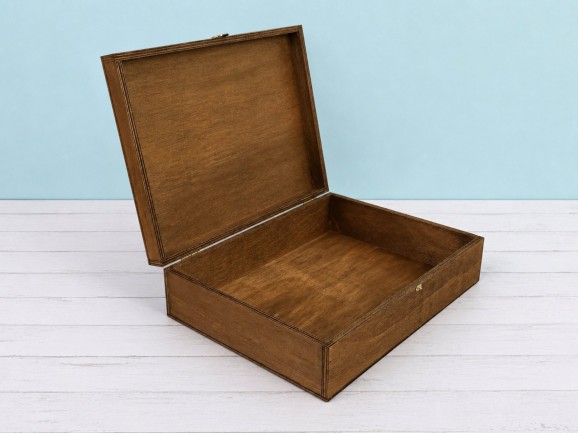 Aged wooden box 33x25x9 cm. with hinge and clasp Ref.PCF82