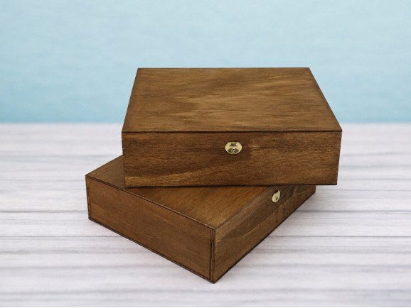 Caja de madera envejecida 33x25x9 cm. c/bisagra y broche Ref.PCF82