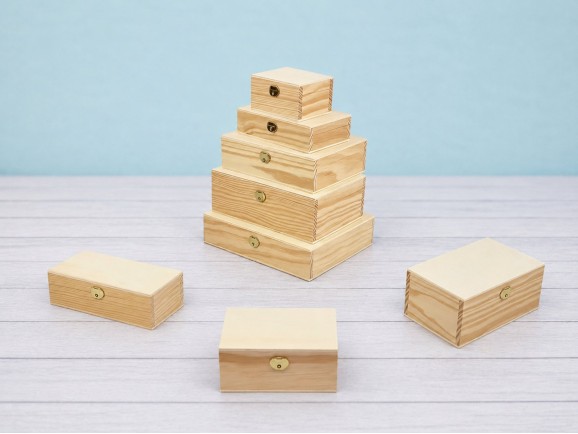 Wooden box with hinge and clasp various sizes Ref.BB