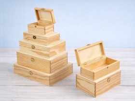 Wooden box with hinge and clasp various sizes Ref.BB