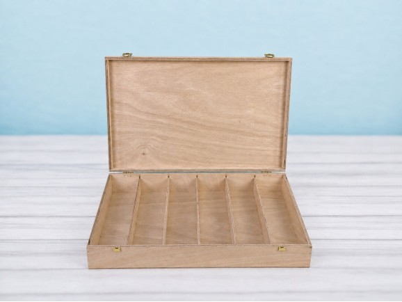 Wooden box for 6 bottles of wine with hinge and clasp. Ref.6BotBBOK