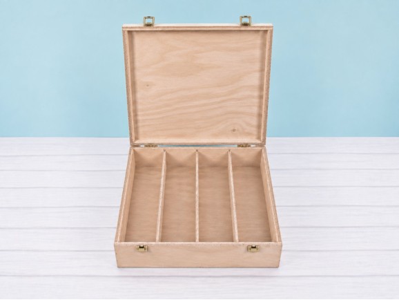 Wooden box for 4 wine bottles with hinge and clasp Ref.4botBBOK