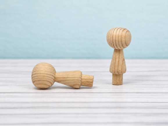 Perchín bola de madera pino 6xØ2 cm. c/espiga Ref.114
