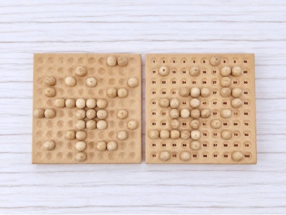 Wooden board 23x23x1.8 cm. for 100 balls Ø20 mm.Ref.MO197