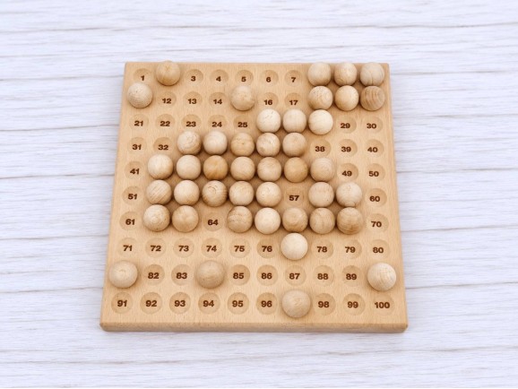 Wooden board 23x23x1.8 cm. for 100 balls Ø20 mm.Ref.MO197