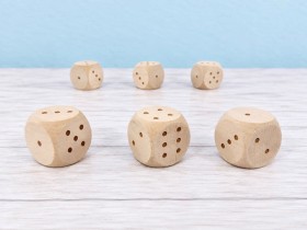 Dado de madera 3x3 cm. c/puntos Ref.DG397B