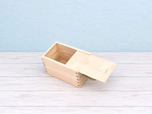 Wooden box 19.5x12x11.5 cm with sliding lid Ref.DRSM201