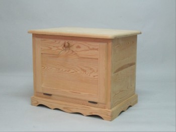 Baúl de madera 80 cm. c/tapa frontal y balda Ref.2301