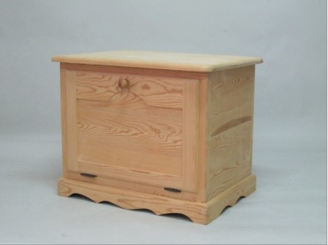 Baúl de madera 80 cm. c/tapa frontal y balda Ref.2301