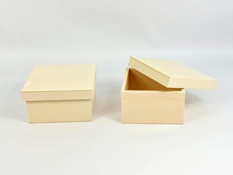 Square wooden box 16.5x16.5x9 cm. with cover Ref.PC22