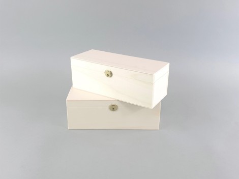 Wooden box 27x11x10 cm. with hinge and clasp Ref.C42