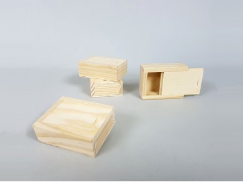 Wooden box 9x7x3.5 cm. with flush sliding cover Ref.P1002