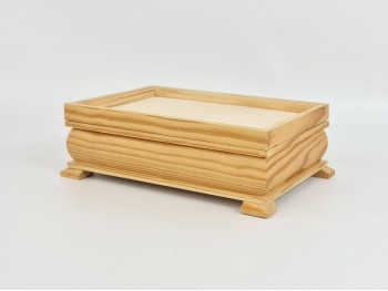 Caja de pino 23,5x16x8 cm. c/forma y patitas Ref.1168