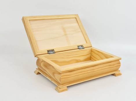Pine box 23.5x16x8 cm. with shape and legs Ref.1168