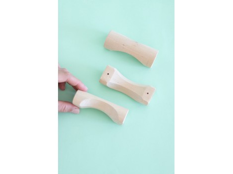 Profiled beech handle 9 cm. Ref.51