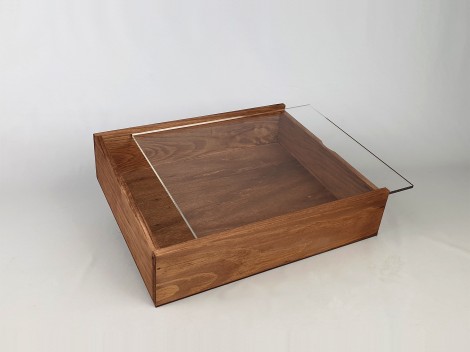 Caja de madera pino 22x22x12 cm. c/tapa metacrilato Marco Ref.99M