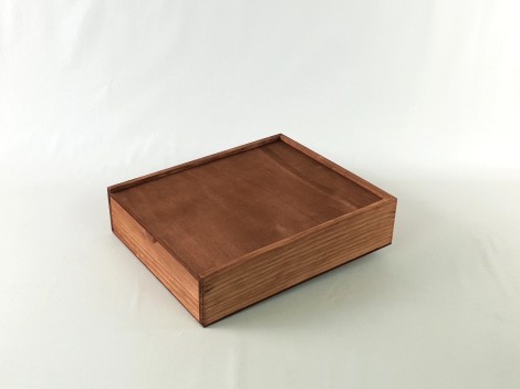 Caja de madera pino Blanca 29x24x7 cm. c/tapa metacrilato Ref